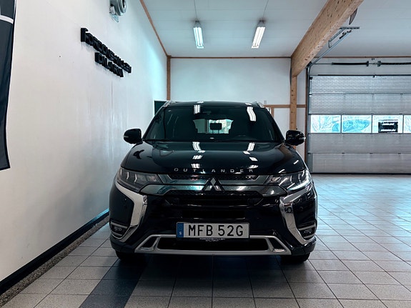 Mitsubishi Outlander 2 of 14