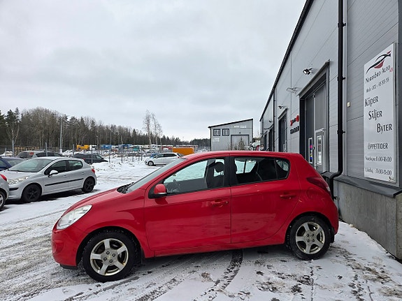 Hyundai i20 2 of 5