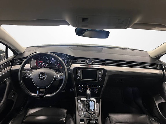 Volkswagen Passat Alltrack 9 of 12