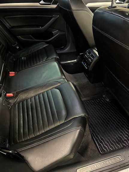Volkswagen Passat Alltrack 10 of 12