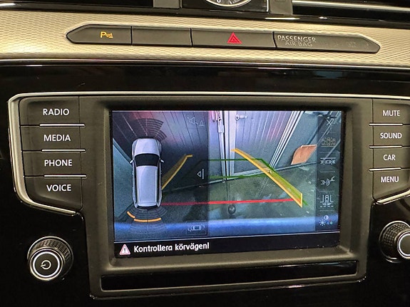 Volkswagen Passat Alltrack 11 of 12