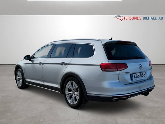 Volkswagen Passat Alltrack 8 of 12