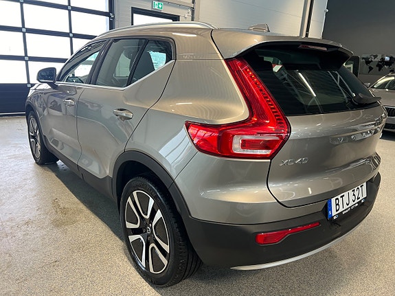 Volvo XC40 6 of 23