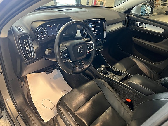 Volvo XC40 17 of 23
