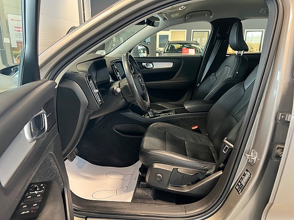 Volvo XC40 16 of 23