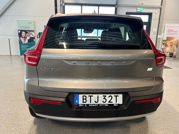 Volvo XC40 4 of 5