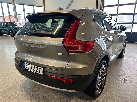Volvo XC40 3 of 5