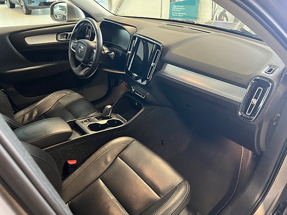 Volvo XC40 11 of 23