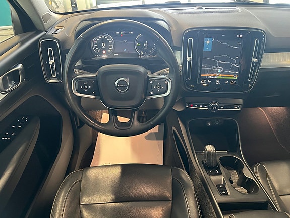 Volvo XC40 13 of 23