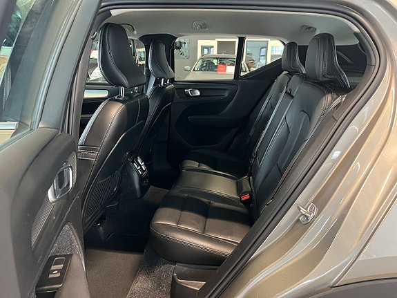 Volvo XC40 15 of 23