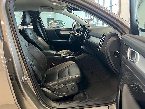 Volvo XC40 10 of 23