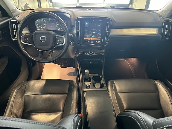 Volvo XC40 12 of 23