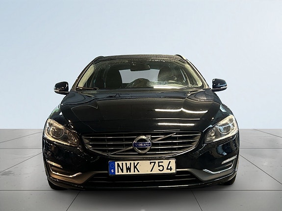 Volvo V60 2 of 5