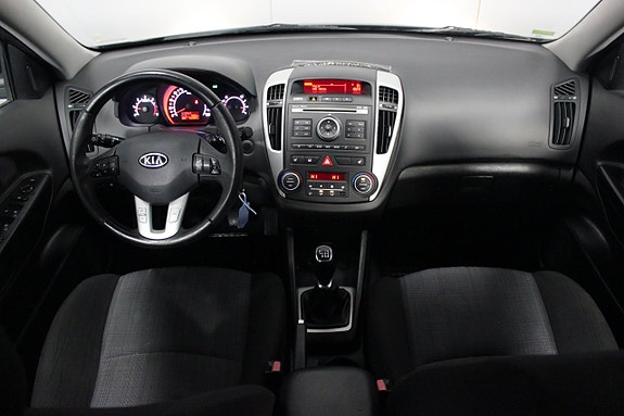 Kia Ceed 12 of 17