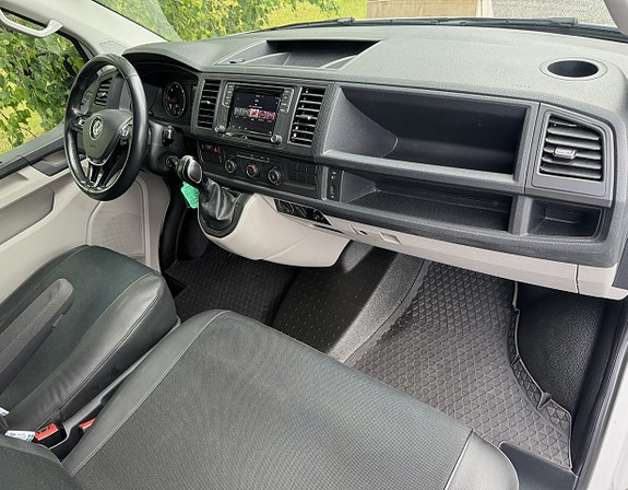 Volkswagen Transporter 15 of 22