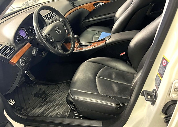 Mercedes-Benz E200 11 of 23