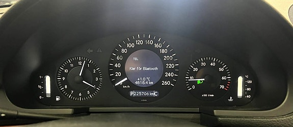 Mercedes-Benz E200 16 of 23