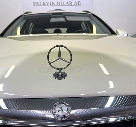 Mercedes-Benz E200 21 of 23