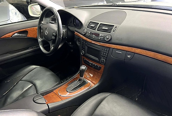 Mercedes-Benz E200 17 of 23