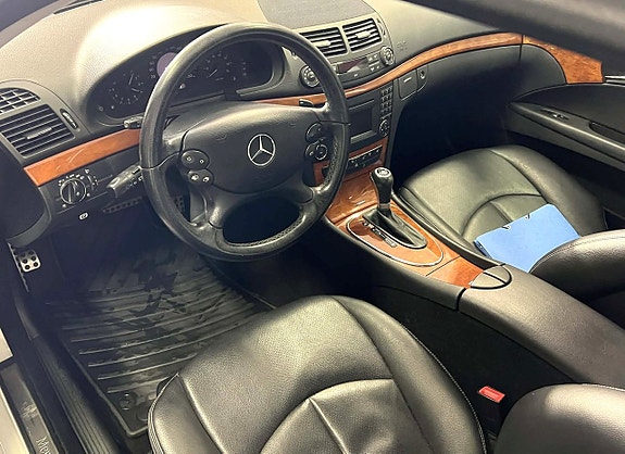 Mercedes-Benz E200 10 of 23