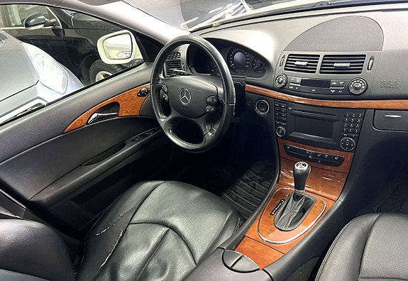 Mercedes-Benz E200 23 of 23