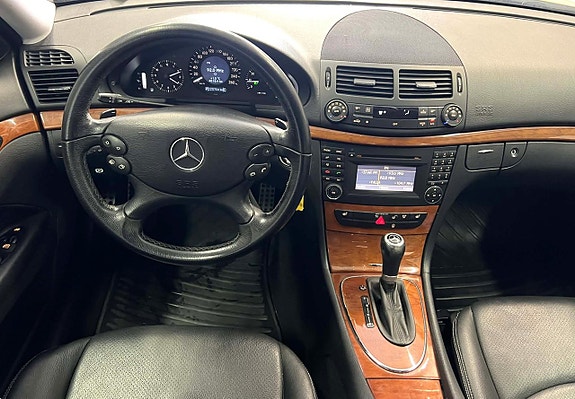 Mercedes-Benz E200 13 of 23