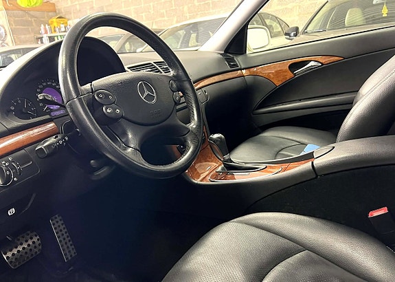 Mercedes-Benz E200 9 of 23