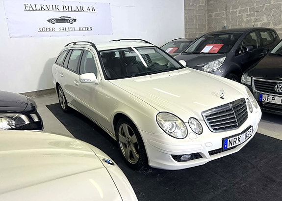 Mercedes-Benz E200 3 of 5