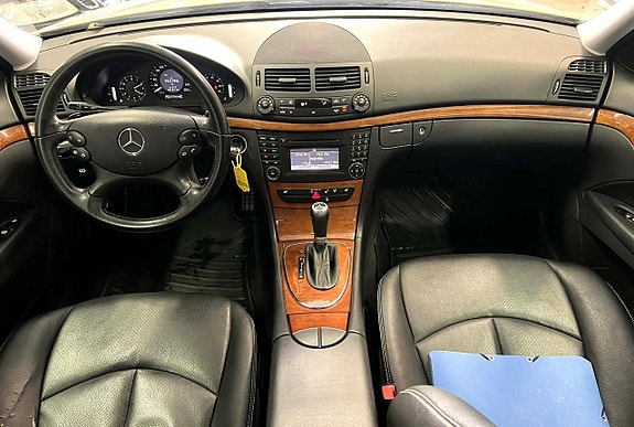 Mercedes-Benz E200 12 of 23