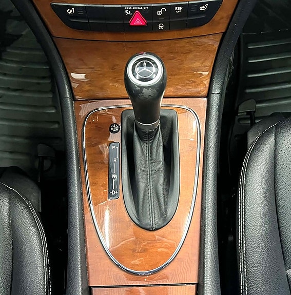 Mercedes-Benz E200 18 of 23