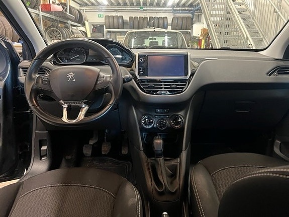 Peugeot 208 7 of 12
