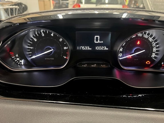 Peugeot 208 9 of 12