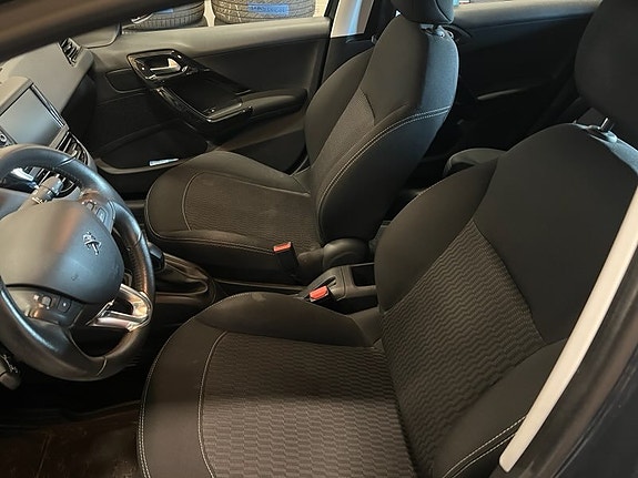 Peugeot 208 6 of 12