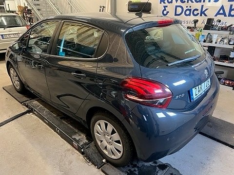 Peugeot 208 4 of 12
