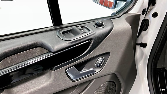 Ford Transit Custom 11 of 12