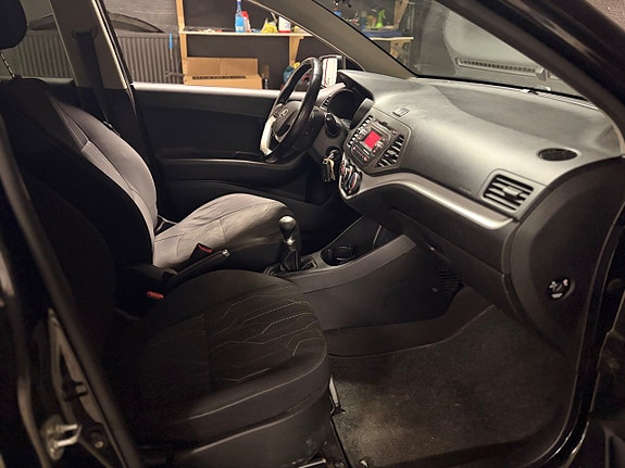 Kia Picanto 12 of 14