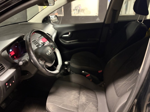 Kia Picanto 9 of 14