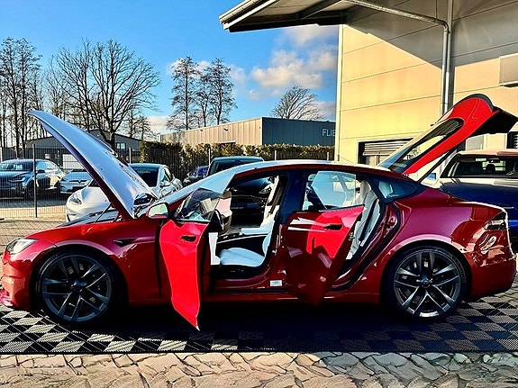 Tesla Model S 7 of 16