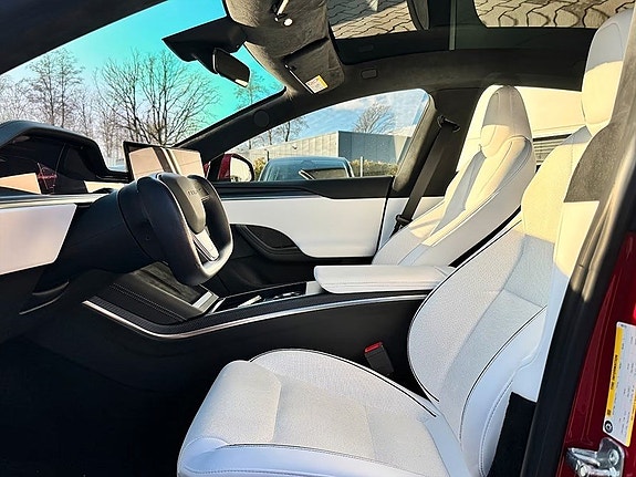 Tesla Model S 10 of 16