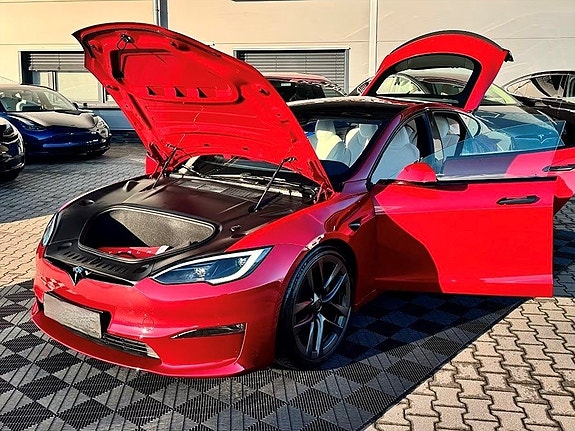 Tesla Model S 6 of 16