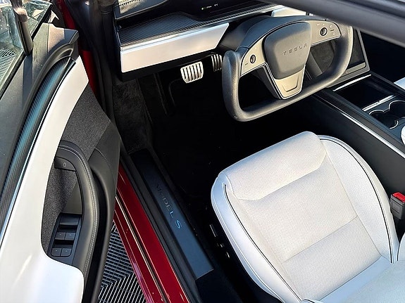 Tesla Model S 12 of 16
