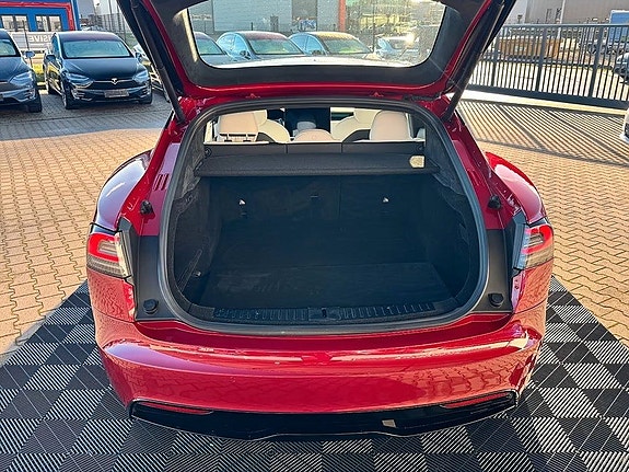 Tesla Model S 9 of 16