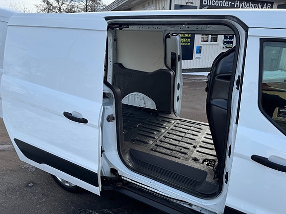 Ford Transit Connect 16 of 22