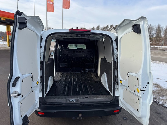 Ford Transit Connect 17 of 22