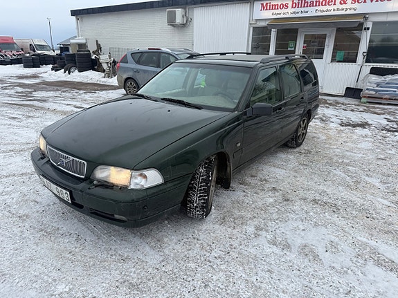 Volvo V70 3 of 5
