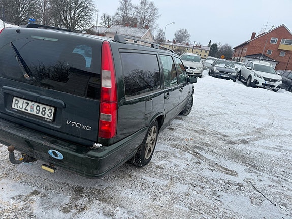Volvo V70 4 of 5