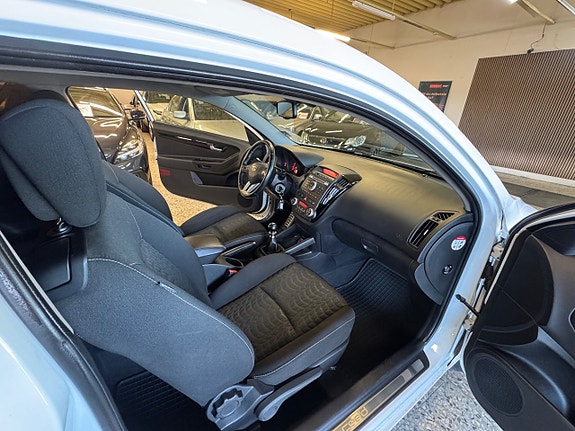 Kia ProCeed 8 of 17