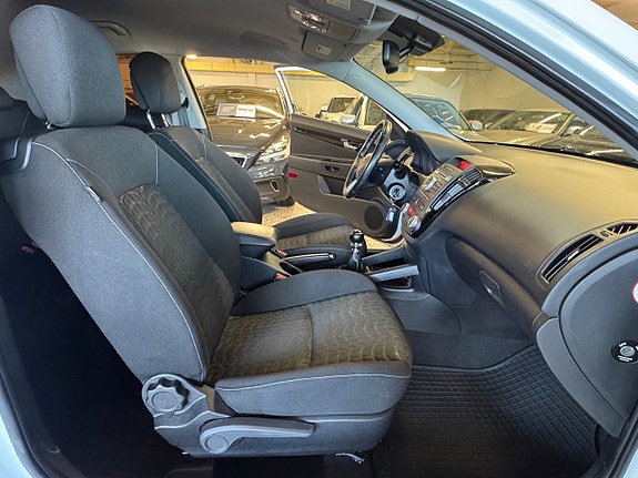 Kia ProCeed 10 of 17