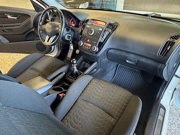 Kia ProCeed 6 of 17