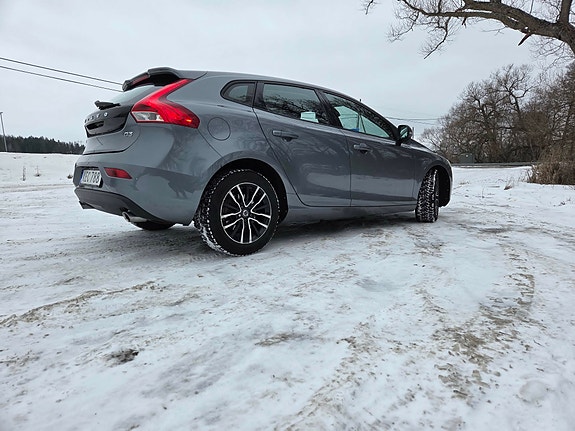 Volvo V40 2 of 5
